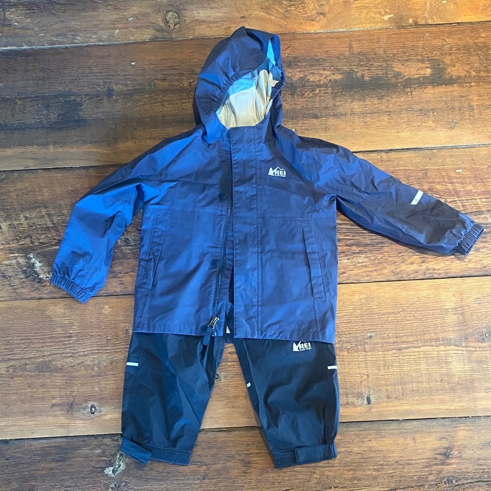 REI Navy and Black Rain Gear Set 3/4T